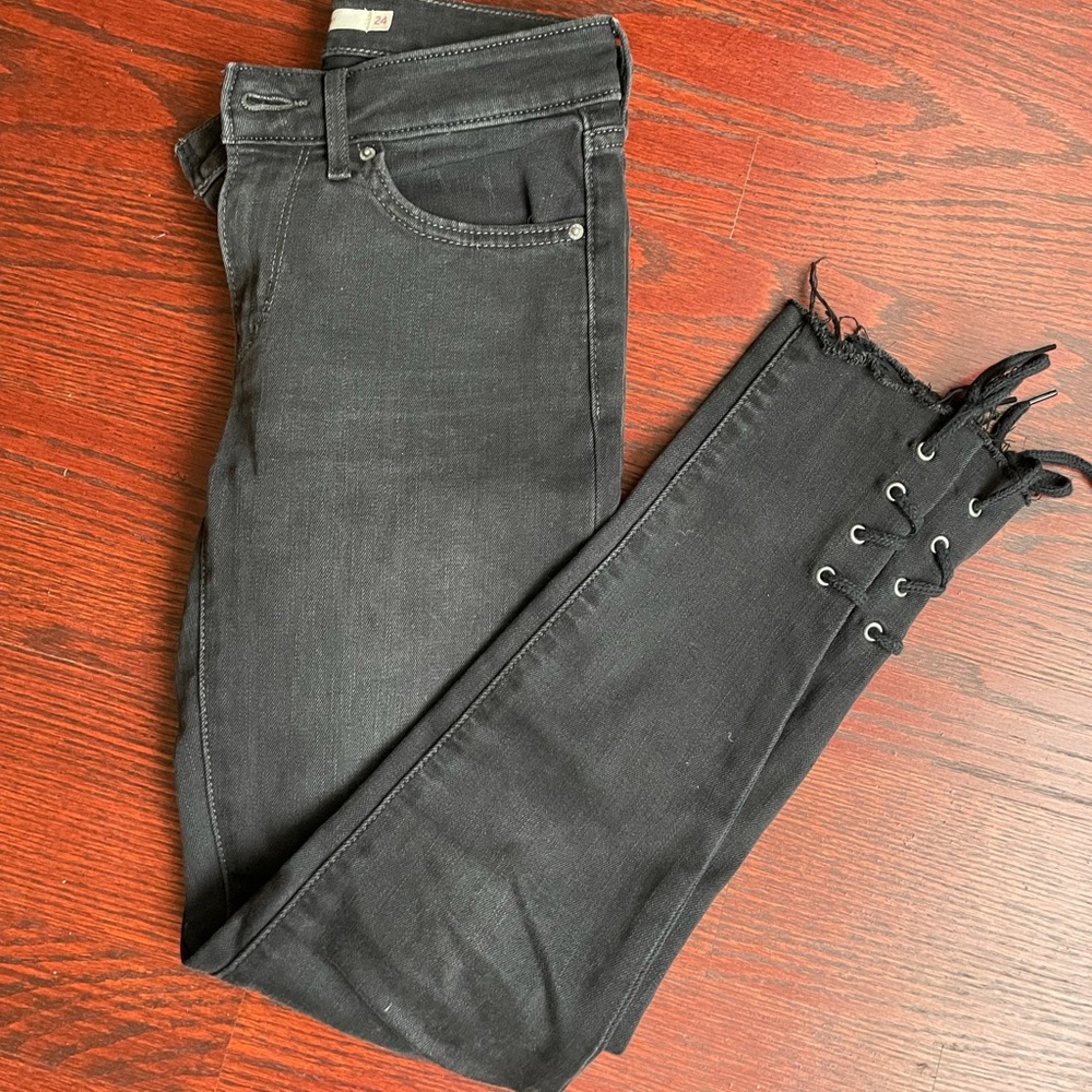Levi’s 711 skinny black jeans 24